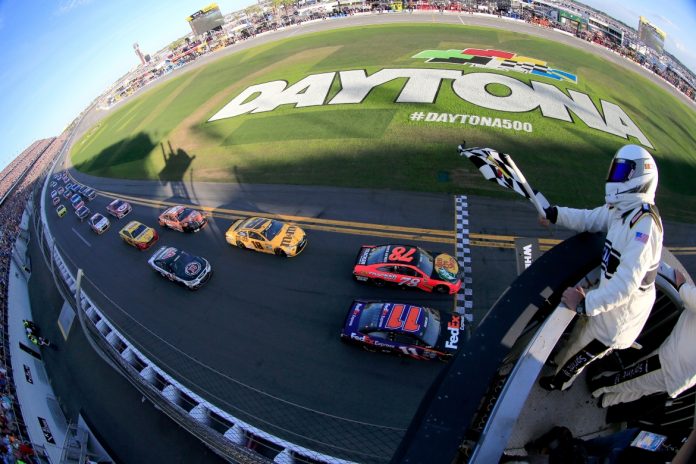 Hamlin_Daytona_NASCAR