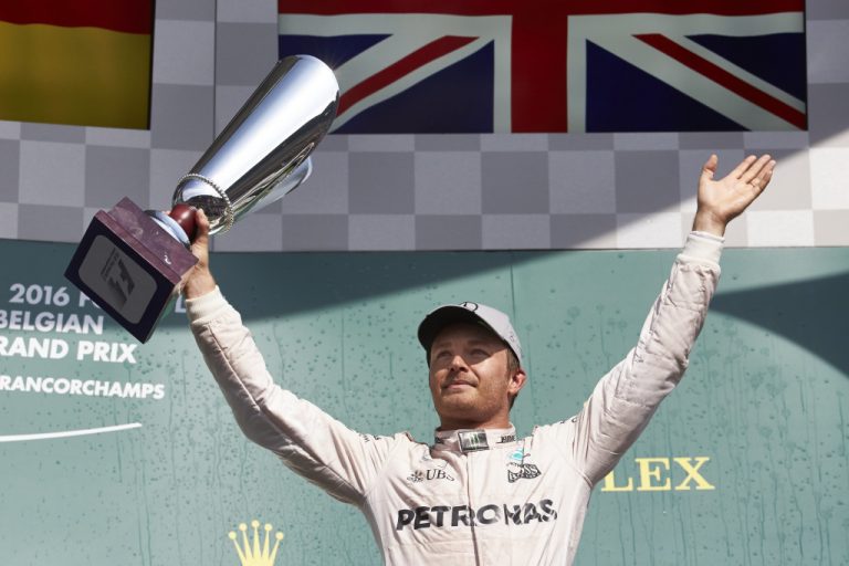 Rosbergs iet tēva pēdās un kļūst par 2016. gada čempionu