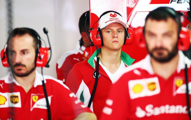 ‘Ferrari’ savā jauno pilotu akadēmijā vēlas uzņemt Miku Šūmaheru