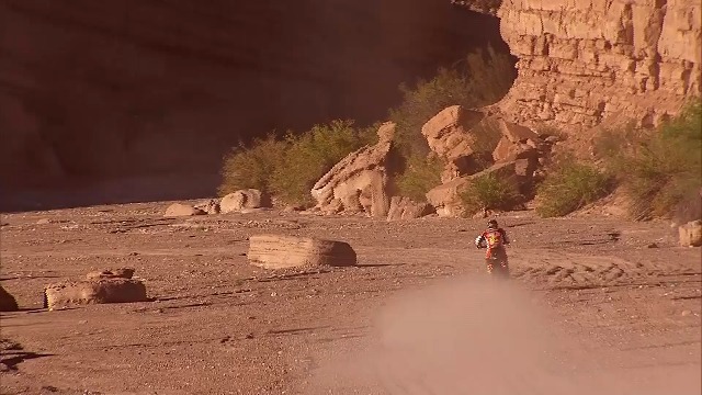 Petransels notriec motobraucēju, bet paliek Dakaras rallijreida vadībā