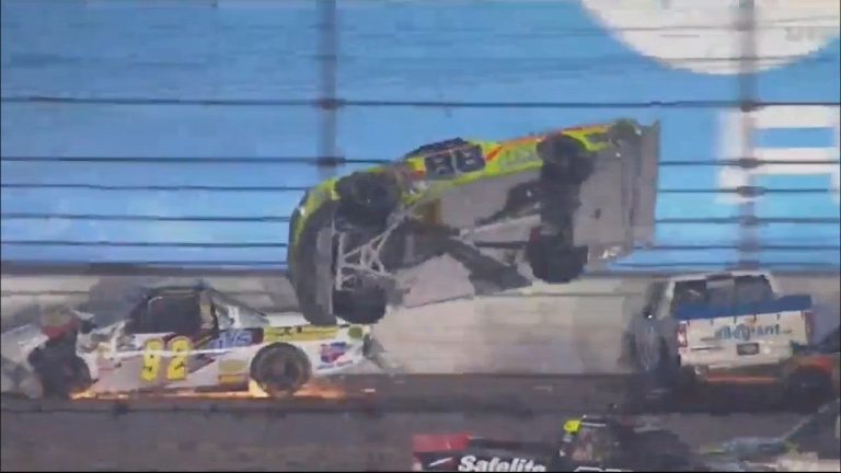 Avārija, lidojums un perfekta piezemēšanās Avārija, lidojums un perfekta piezemēšanās