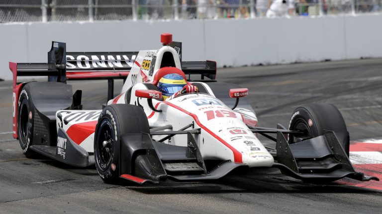 Sebastians Burdē IndyCar atklāšanas posmā uzvar no pēdējās starta pozīcijas