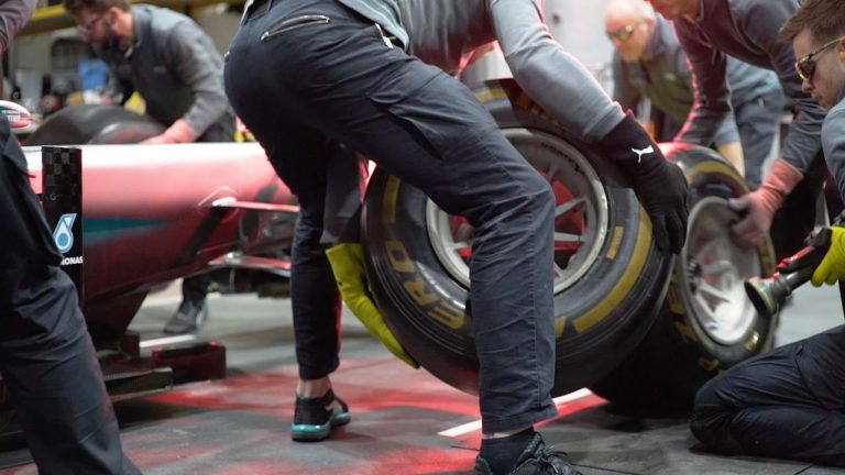 ‘Mercedes’ gatavojas sezonas pitstopiem