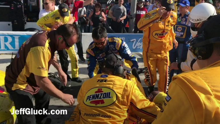 Bušs un Logano sakaujas pēc finiša