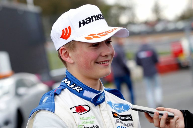Britu jaunajam talantam amputētas abas kājas pēc Formula 4 negadījuma