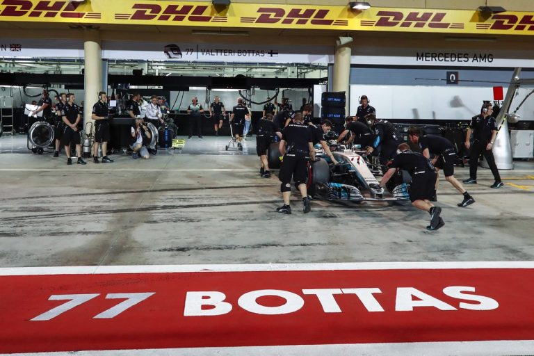 Valteri Botass izcīna karjerā pirmo pole un pārspēj gan Hamiltonu, gan Fetelu