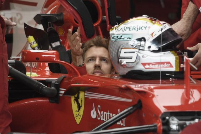 ‘Ferrari’ dominē arī trešajos treniņos