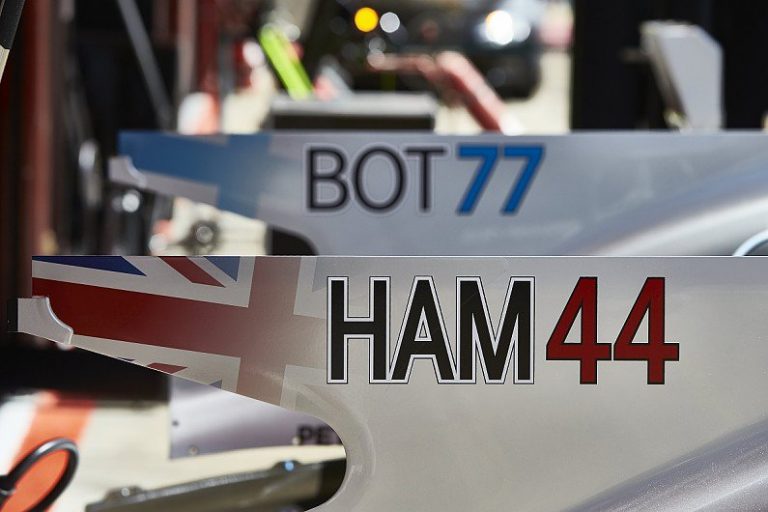 ‘Mercedes’ dominē pirmajā dienā Barselonā, Hamiltons ātrākais abās treniņu sesijās