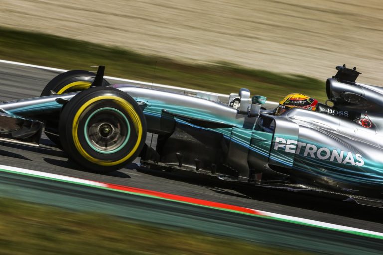 Hamiltons un Fetels pirmajā starta rindā, Alonso savās mājās augstajā 7.starta vietā