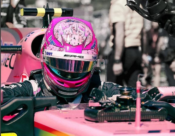 Kā piesprādzēt F1 braucēju formulā?