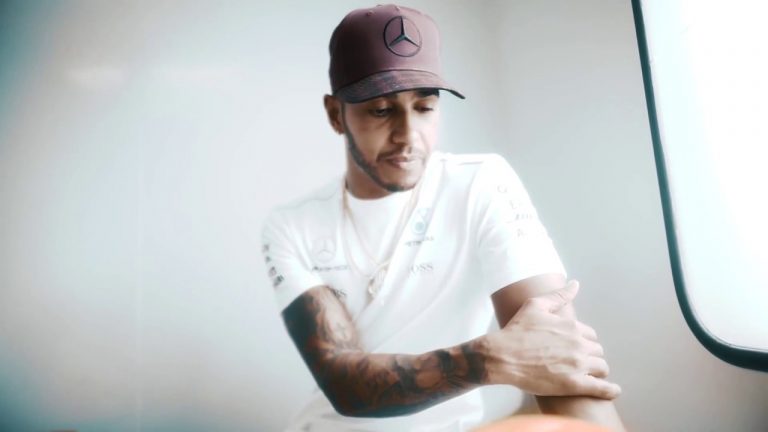 Hamiltons emocionāls par saņemto Sennas ķiveri