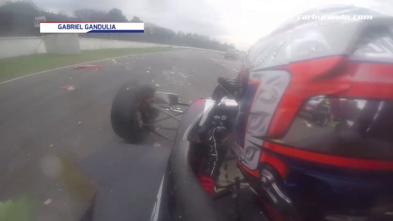 Līderu sadursme Formula Renault startā