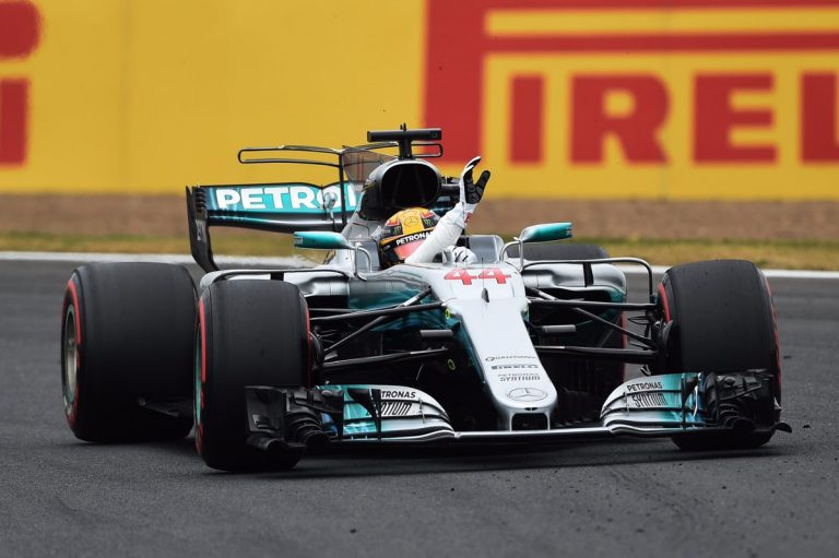 Hamiltons ar trases rekordu izcīna pole position Suzukā