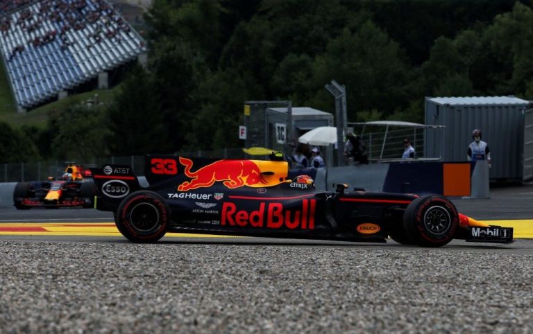 Hamiltons nepārspēts arī otrajā treniņā, Fetels zaudē tikai 0,1 sekundi