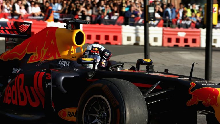 ‘Red Bull’ braucēji gaida fiziski smagu Lielbritānijas GP izcīņu