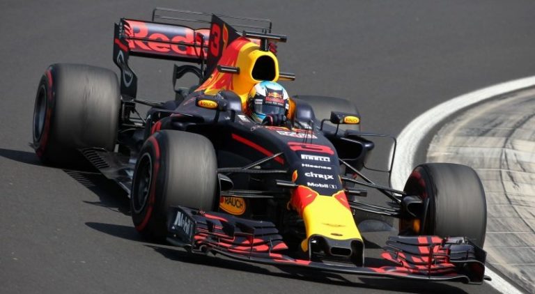 Daniels Rikardo ātrākais arī otrajā treniņā Ungārijā, avarē Verleins un Palmers