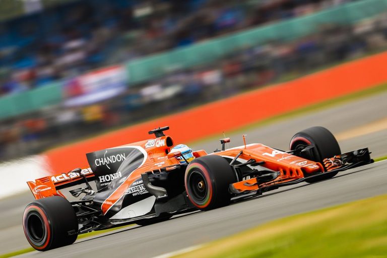 ‘Honda’ cer jau šosezon noķert ‘Renault’