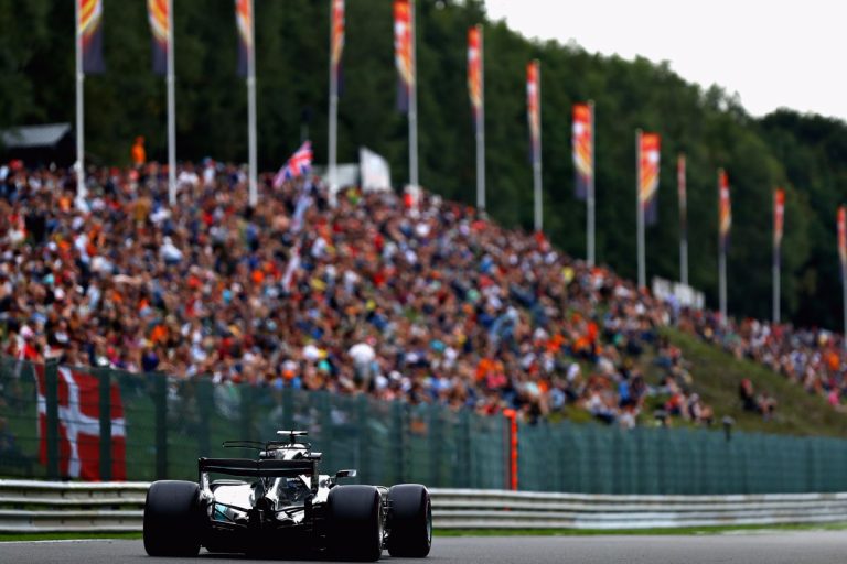 Lietus pārtrauktā treniņā Spa labāko laiku uzrāda Luiss Hamiltons