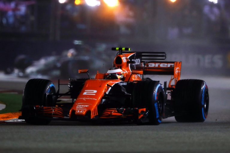 Vandūrns pirmo reizi Malaizijā, Alonso cer izbraukt pirmo līkumu