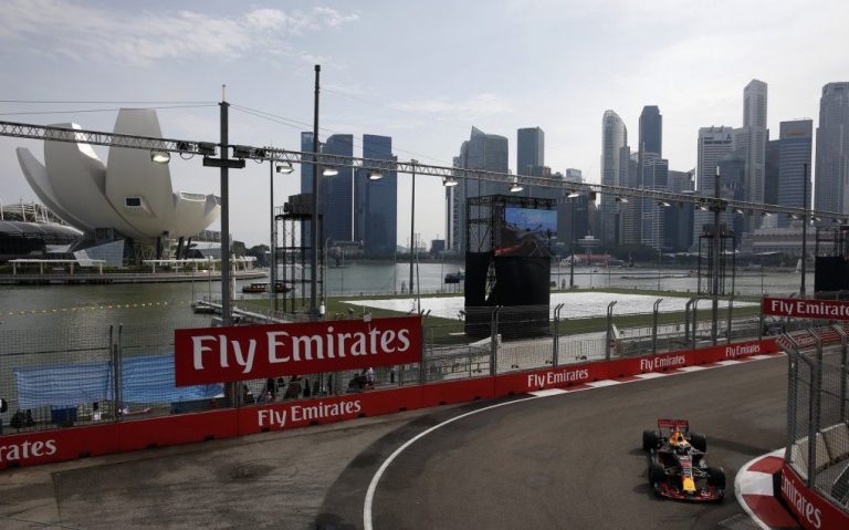 Rikardo un Fetels ātrākie Singapūrā 1.treniņā