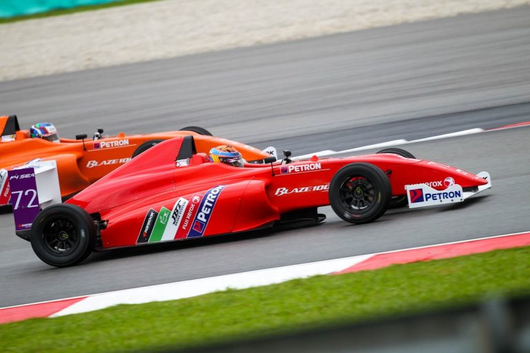 Formula 4 sacīkstēs visi braucēji izstājas, nesasniedzot finišu