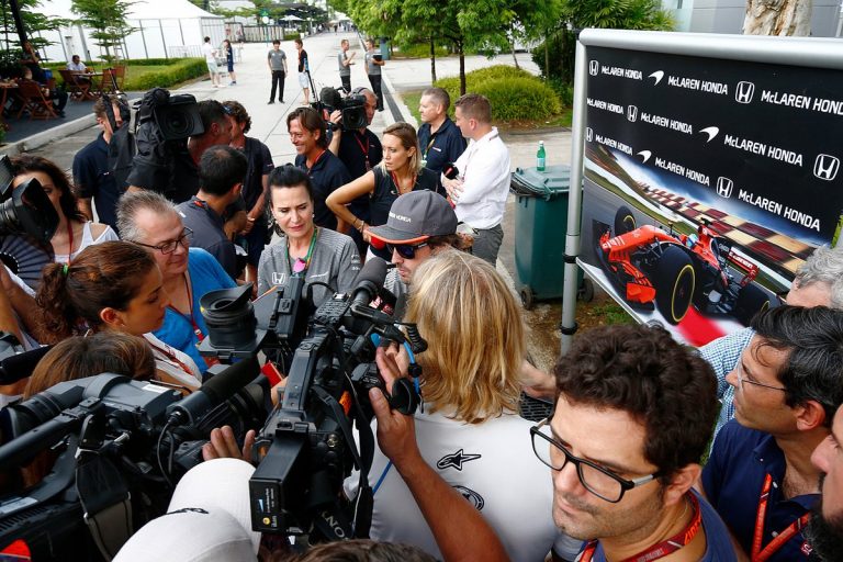 Dānijas GP plāni, Alonso dusmu izvirdumi, Šūmahera mašīna izsolē