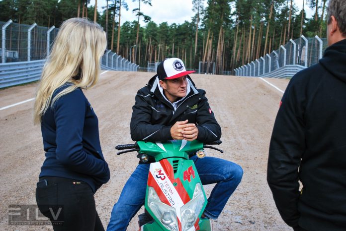 Timo Šeiders apskatot Biķernieku trasi, foto: Edgars Beļakovs