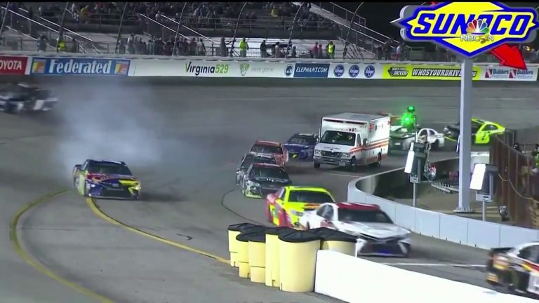 Medicīnas auto izraisa avāriju NASCAR sacensībās