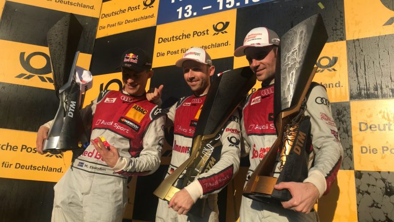 Rasts izvelk DTM čempiona trofeju no Ekstroma rokām