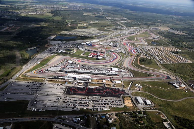 Hamiltons pirmo reizi sezonā ir ātrākais visās trīs treniņu sesijās