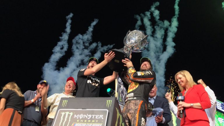 NASCAR uzvara un tituls Trueksam Jr., WTCC cīņa saasinās, Fitipaldi – Formula V8 čempions