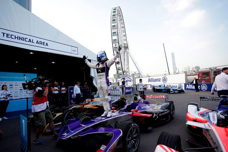 Bērds un Rozenkvists ar dramatiskām uzvarām atklāj Formula E sezonu