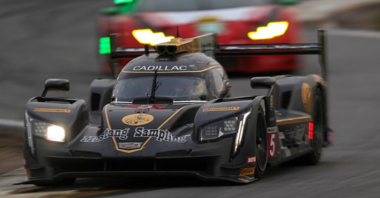 Deitonā triumfē ‘Cadillac’, Alonso un Strolu pieviļ tehniskas problēmas