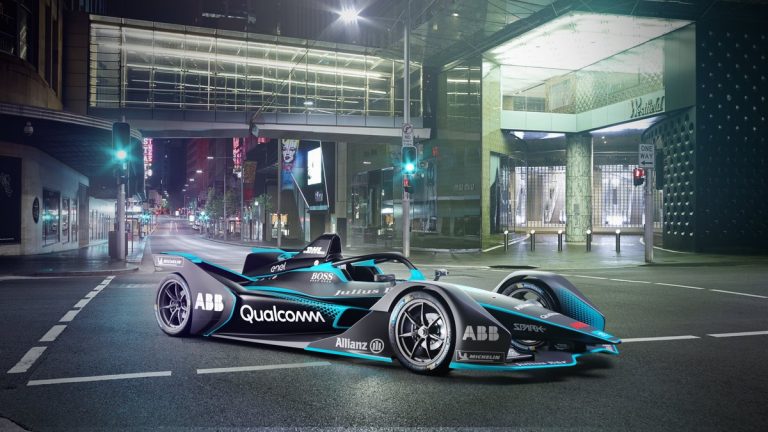 Formula E čempionāts prezentē par ‘Betmobīli’ nodēvēto jauno modeli