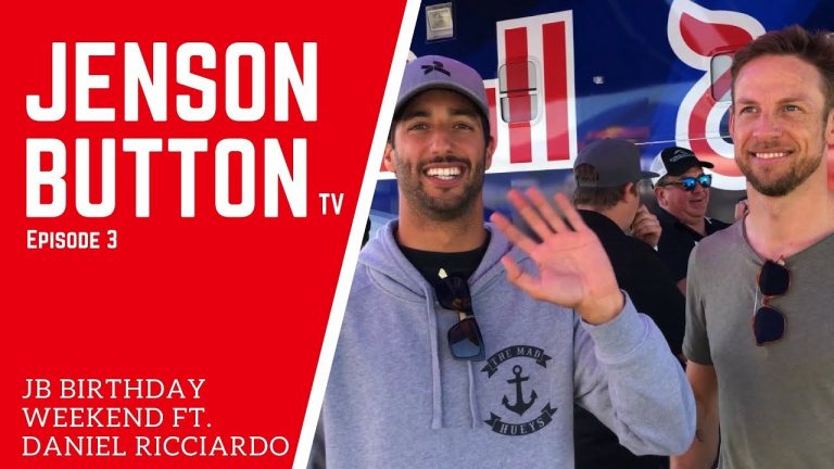 Batons izbauda dzimšanas dienu 90-to stilā ar Danielu Rikjardo Batons izbauda dzimšanas dienu 90-to stilā ar Danielu Rikjardo