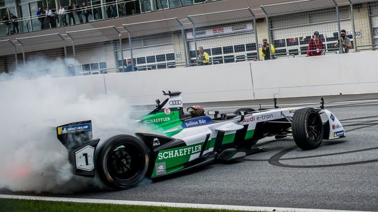 Formula E braucējs Daniels Abts apsūdz konkurentus krāpšanā