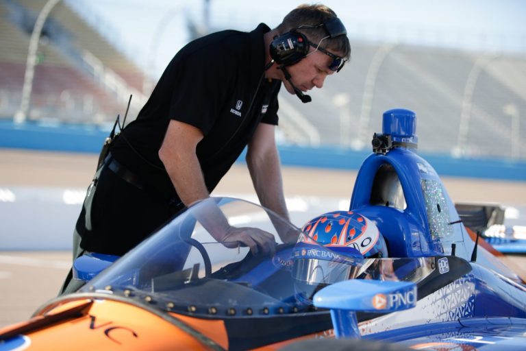 Diksons testē vējstiklu – IndyCar alternatīvu ‘halo’ sistēmai Diksons testē vējstiklu – IndyCar alternatīvu ‘halo’ sistēmai