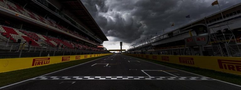 ‘Red Bull’ ātrākais aplis un garākā distance F1 testu pirmajā dienā, Alonso piedzīvo avāriju
