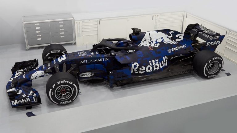 ‘Red Bull’ prezentē RB14 modeli un veic ‘shakedown’ testus Silverstonā [papildināts ar FOTO]