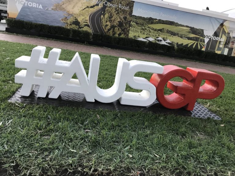 Sezonas pirmā cīņa Austrālijā ar svaigiem spēkiem, ‘halo’ sistēmu un jaunu skatu