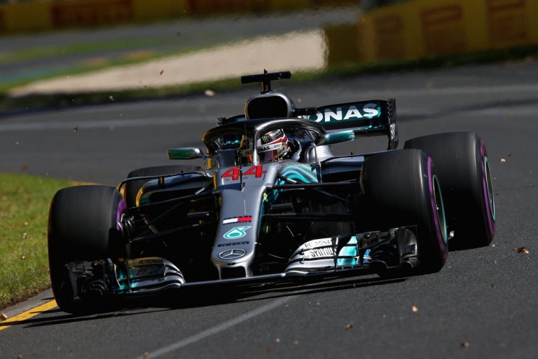 ‘Mercedes’ sezonu sāk ar labākajiem apļa laikiem pirmajā treniņā Austrālijā
