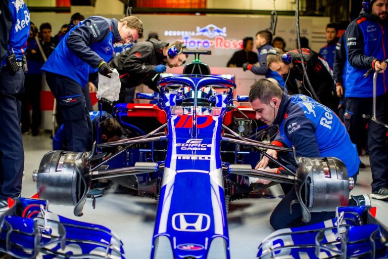 ‘Red Bull’ prognozē, ka ‘Honda’ un ‘Renault’ sezonas beigās būs vienā līmenī