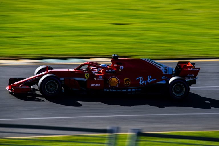 Pitstops perfektā brīdī ļauj Fetelam F1 sezonu atklāt ar uzvaru Austrālijā