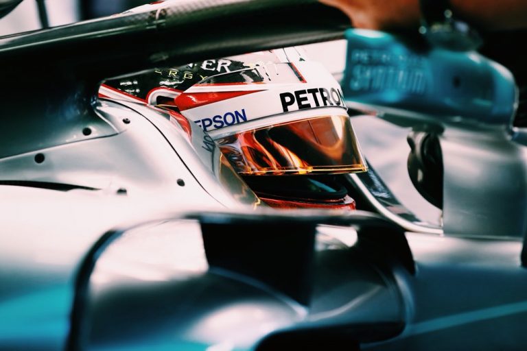 Hamiltons saņem 5 starta vietu sodu