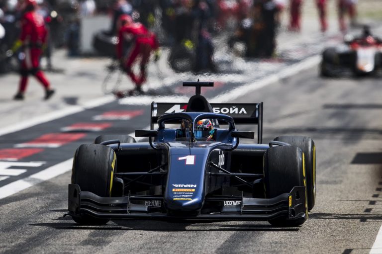 Markelovs lieliskā cīņā uzvar F2 sprinta braucienā