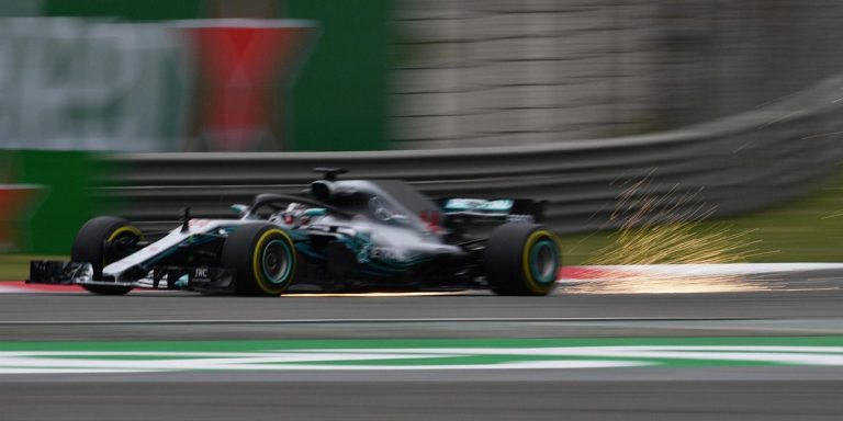 Hamiltons pārliecinoši ātrākais Ķīnas GP 1.treniņā