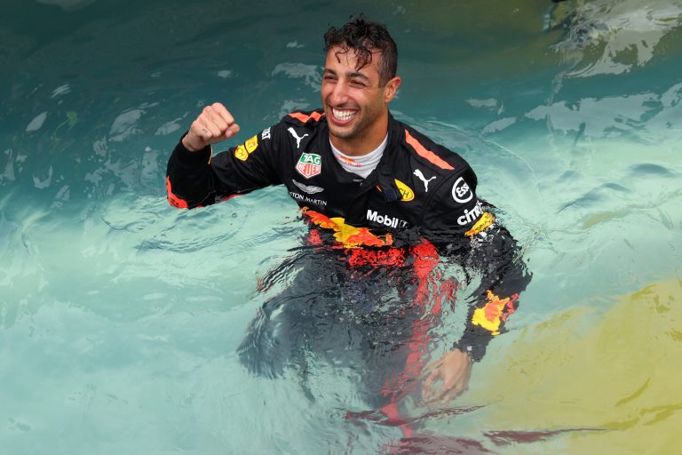 Nopietnas dzinēja problēmas gandrīz lika Rikjardo izstāties