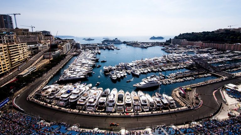 Glamūrs un šaurība – F1 dodas uz leģendāro Monako