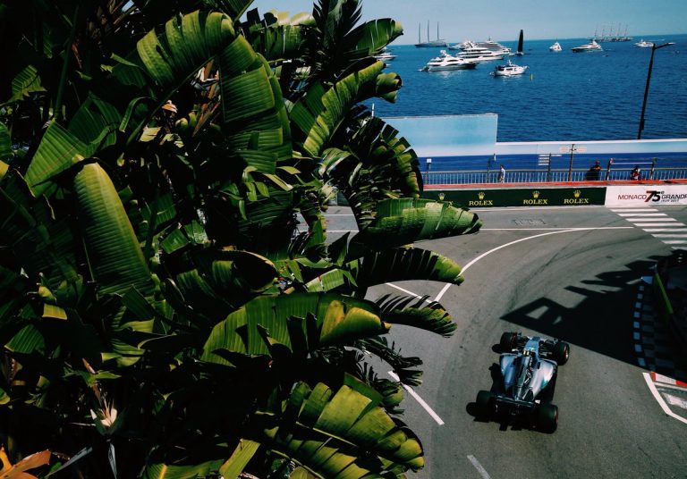 ‘Mercedes’ satraukušies par savām izredzēm Monako
