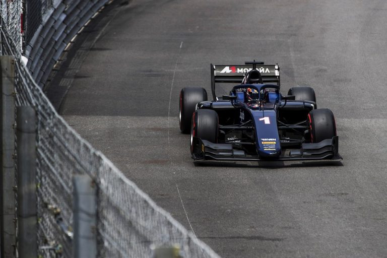 Markelovs uzvar Formula 2 pirmajā braucienā Monako, favorītiem neveiksmes